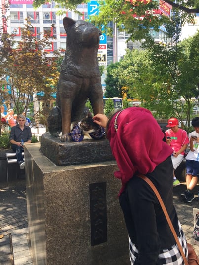 Muslim-travel-Tokyo-Annum-and-Hachiko.jpg