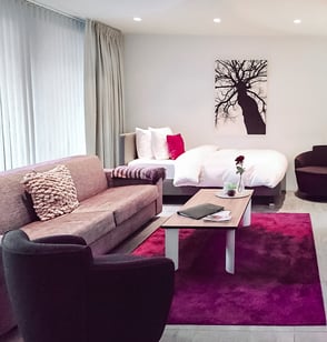 living room with purple carpet in Black Pearl hotel