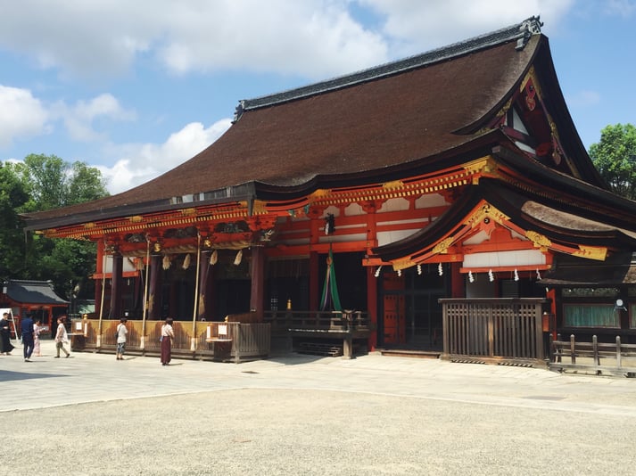 Muslim-halal-travel-Kyoto-Yasaka-Shrine-Main-Hall.jpg