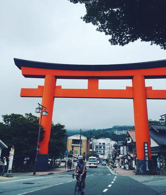 Muslim-travel-Hakone-Japan-torii-gate.jpg