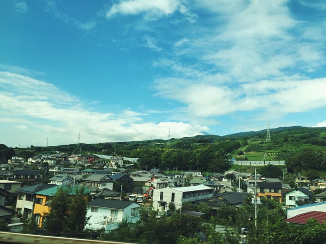 Muslim-travel-Hakone-Mt-Fuji-bullet-train-view.jpg