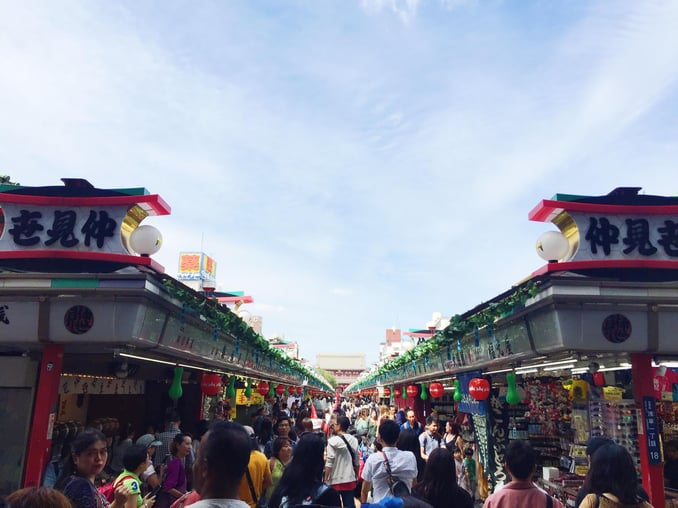 Muslim-travel-Tokyo-Sensoji-Temple-Shopping-Street.jpg