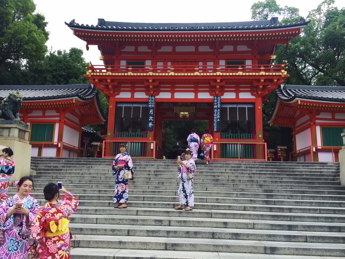 Muslim-travel-halal-Kyoto-Yasaka-Shrine.jpg