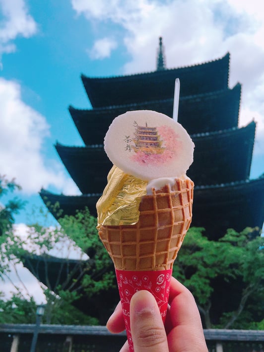Muslim-travel-halal-travel-tips-Kyoto-gold-foil-ice-cream.jpg