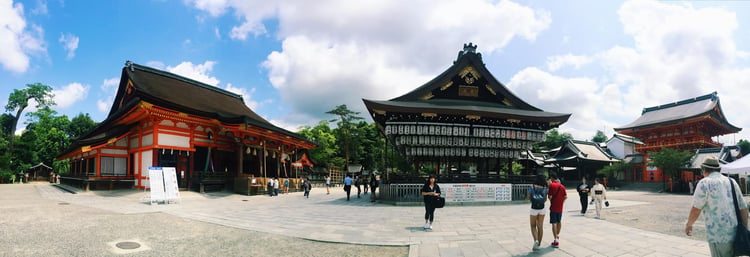 Muslim-travel-tips-Kyoto-Yasaka-Shrine-panorama.jpg
