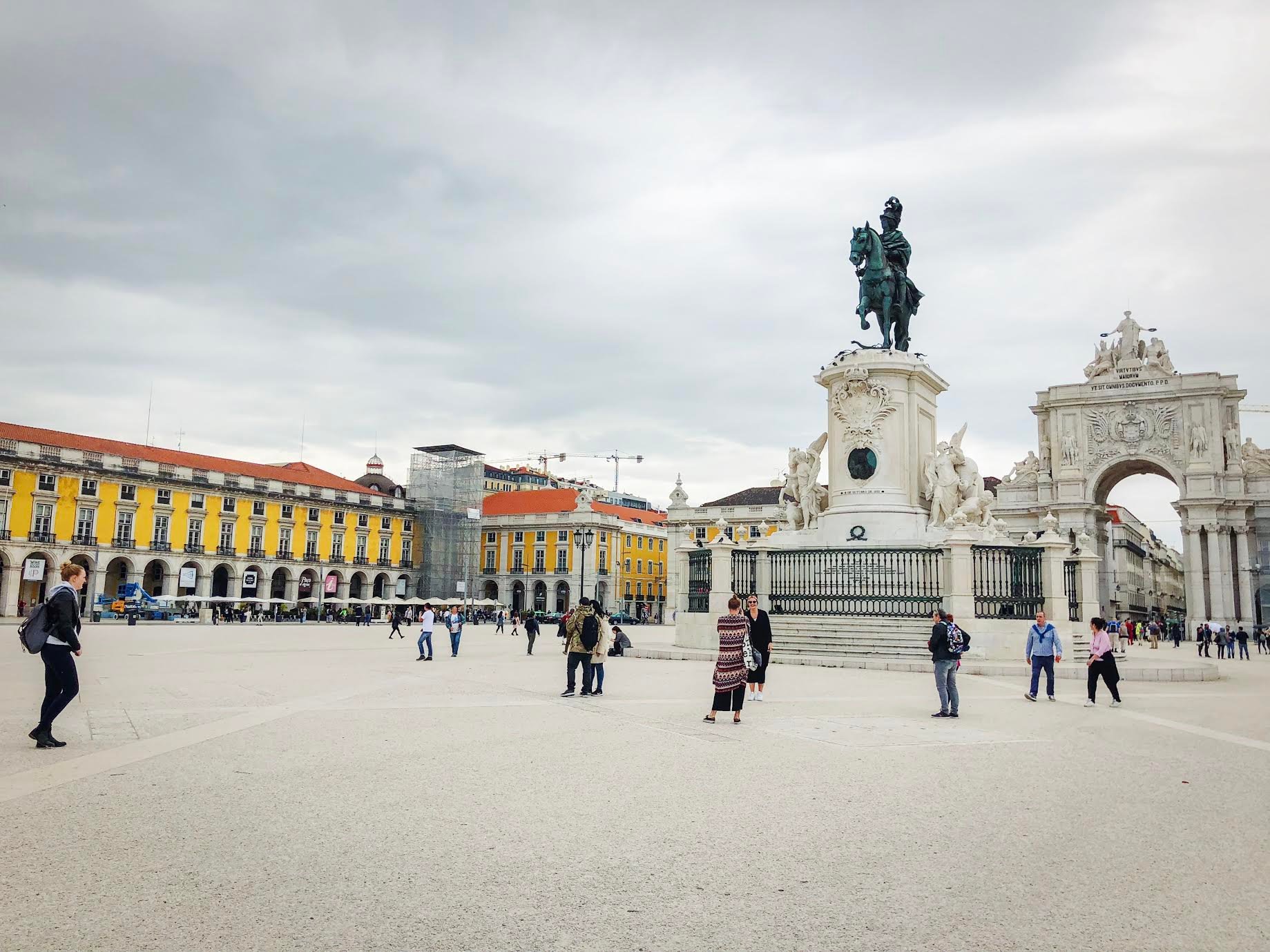 Muslim-travel-guide-Lisbon-Praca-do-Comercio