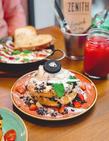 Oreo pancakes at halal Madrid brunch cafe