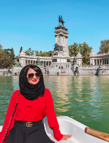 Muslim travel blogger El Retiro Park rowboat Madrid