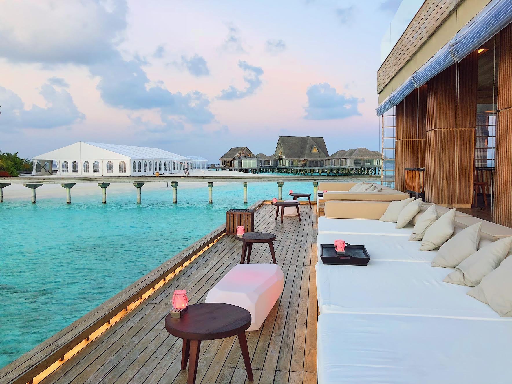 Muslim-travel-tips-Maldives-things-to-do-stargazing-lounge