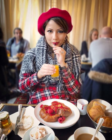 Muslim blogger eating brunch in Paris