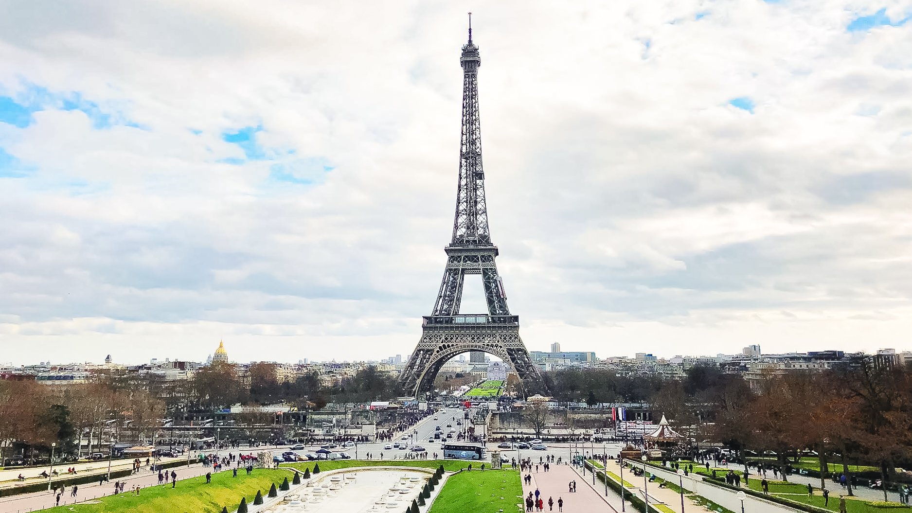 Eiffel tower with park