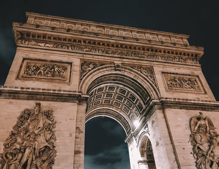 Architecture of Arc de Triomphe at night