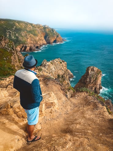 Muslim blogger at Cabo da Roca cliffs