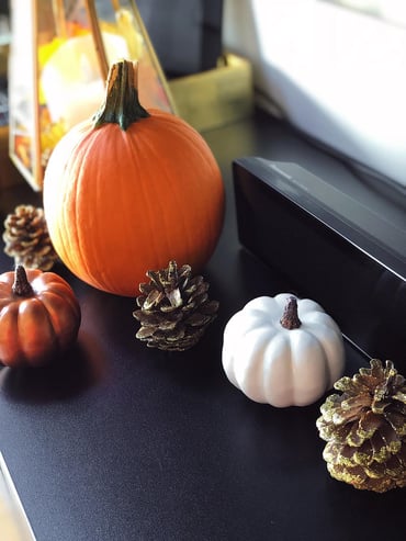 Muslim-home-decor-modern-fall-decorating-pumpkins