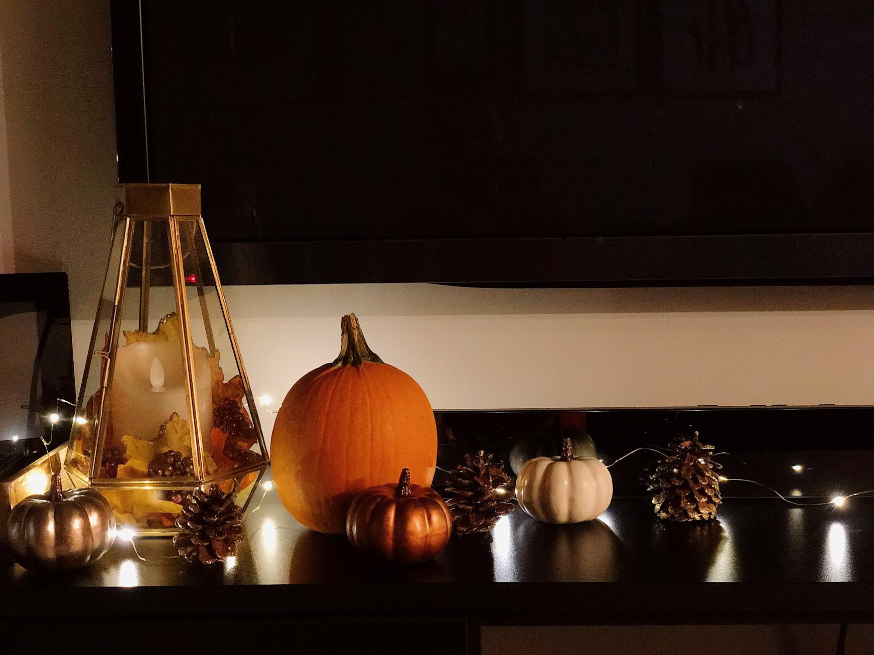 Muslim-home-decor-modern-fall-mantle