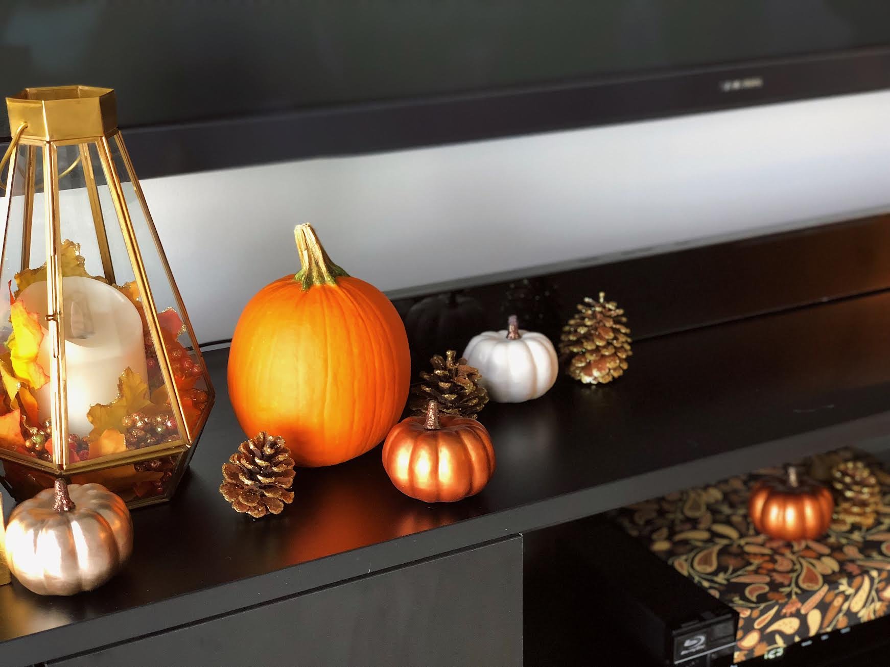 Muslim-home-design-modern-fall-mantle