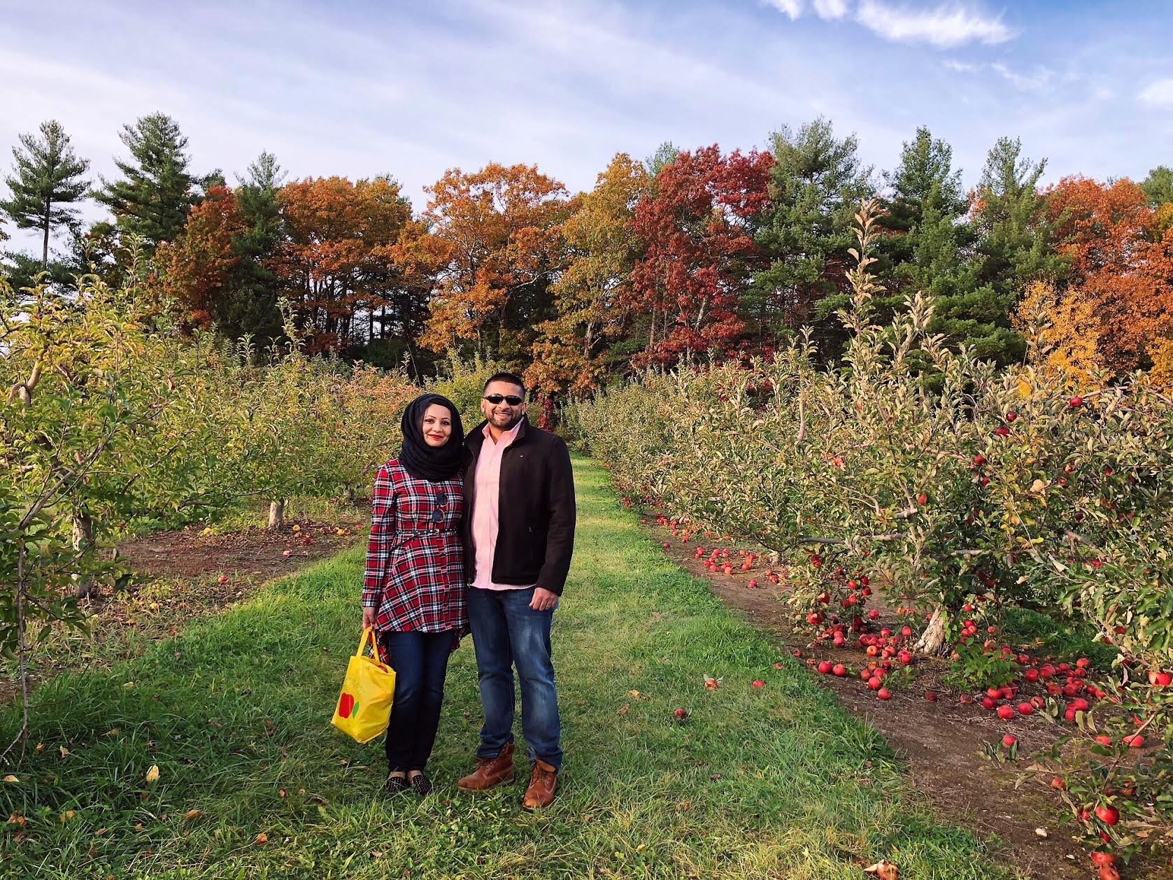 Muslim-travel-New-England-fall-activities-apple-picking