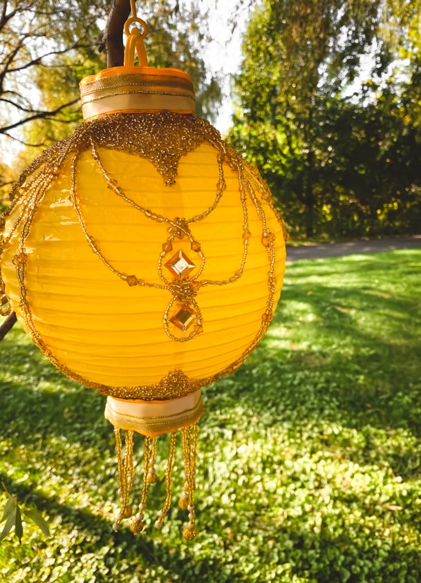 Eid-picnic-decor-paper-lanterns