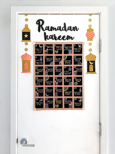 DIY-Ramadan-decorations-advent-calendar-chalkboard